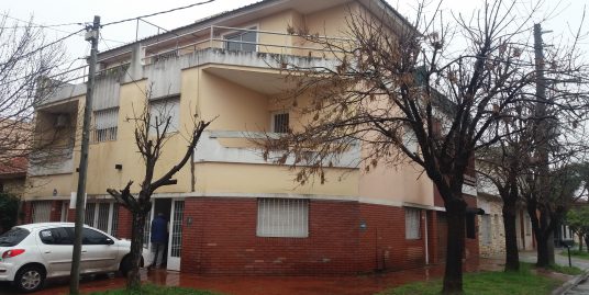 RAMOS MEJIA EXCELENTE TRIPLEX 4 AMB AL FRENTE CON GARAGE