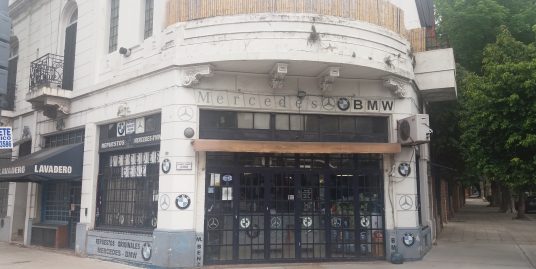 LOCAL SOBRE AVENIDA AV THOMAS AL 2200