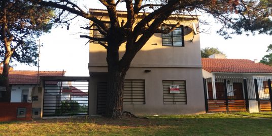 LA LUCILA CASA 4 AMB SOBRE LOTE PROPIO EN 2 PLANTAS