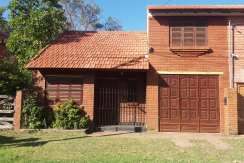 CHALET TIPO DUPLEX 5 AMB CON GARAGE EN PLAYA GRANDE 3 CUADRAS MAR IMPECABLE CHALET TIPO DUPLEX 5 AMB CON GARAGE EN PLAYA GRANDE 3 CUADRAS MAR IMPECABLE